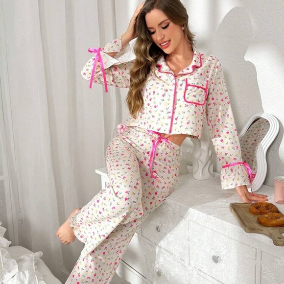 Women's Ditsy Floral Long Sleeve Pajama Set - Picture 3 of 4